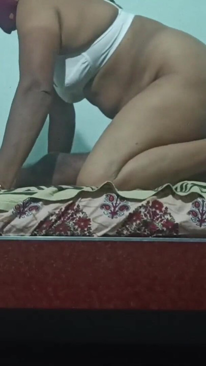 Desin kylän vaimo ja aviomies teeskentelevät | Leike 1