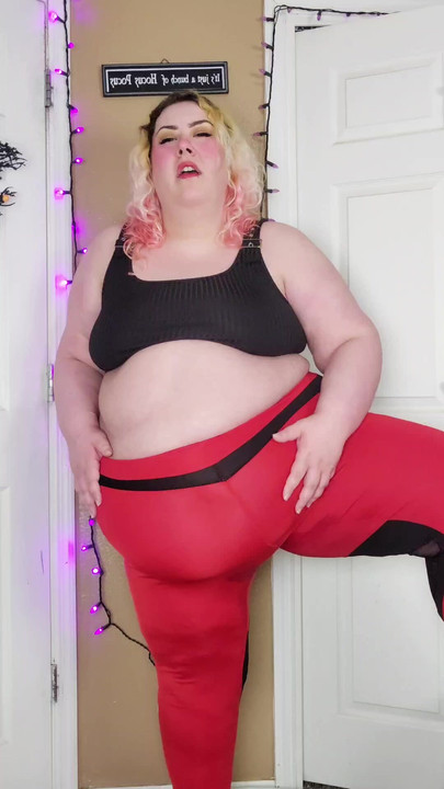 Oops! Moje sikanie kapie mi po nogach.