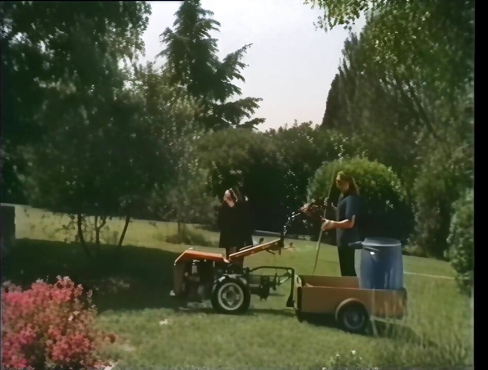 Outdoor Threesome for Vintage Fuckers