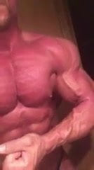 Bald bodybuilder bước đi cha 03