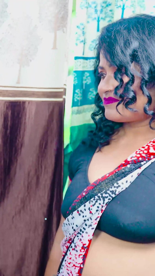 Bade Bade Dudhwali Aunty Ki Chudai Ki Honey Laga Ke Ghapghup ( Hindi Audio ) | Clip 1