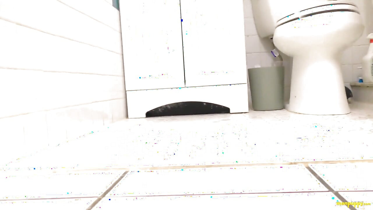2 Young Giants in the Shower