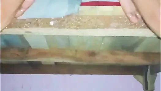 Jam 2 sore, aku ngentot memek kakak ipar india gaya doggy sampai muncrat.