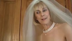 Hazel в свадебном платье