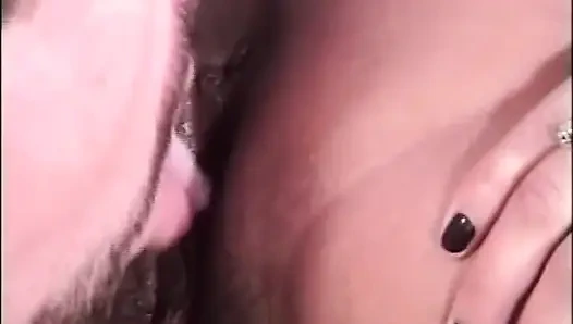 Сексуальная с большими сиськами, лижет киску, трахает большой белый хуй, сосет