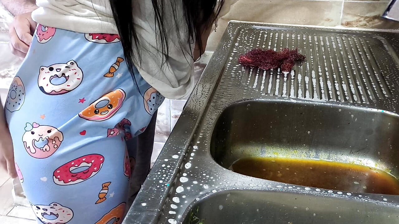 Saudi Man Fucks Arab Maid in Kitchen
