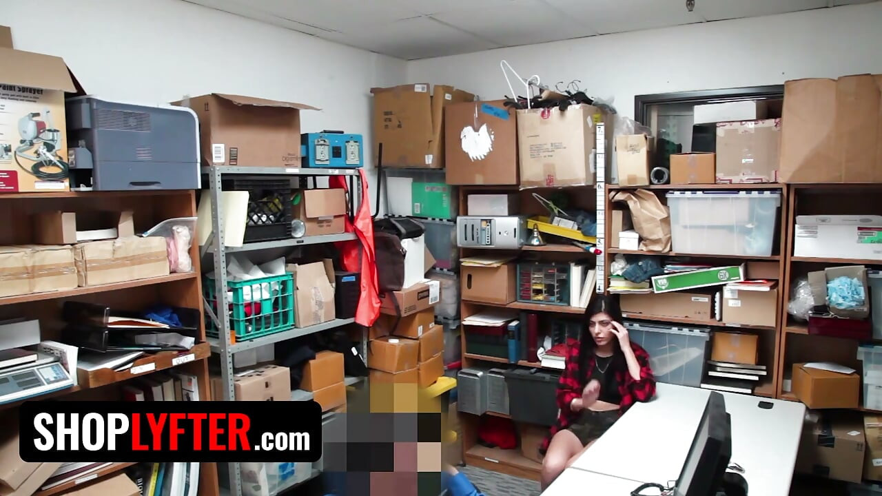 Shoplyfter - Foxy Troublemaker Audrey Royal Receives Huge Facial Cumshots From Two Security Guards