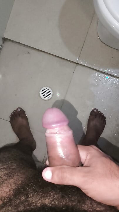 Hairy man pulling cum