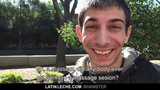 Latino-Junge nimmt einen Schwanz in jungfräulichen Arsch