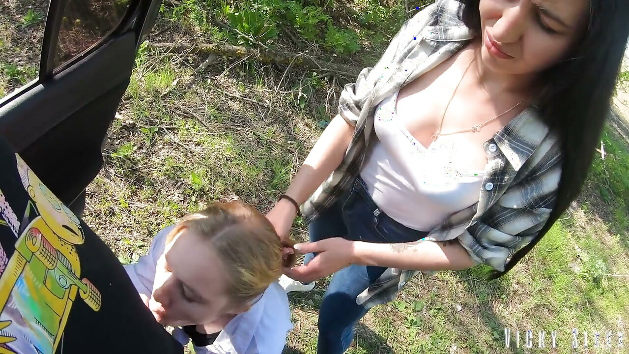 Black Lynn gleda kako pušim njezinog muža - Mnogo sperme na mom licu