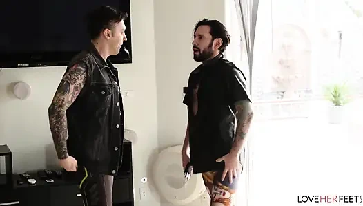 Sanırım seksi küçük ayaklarım var