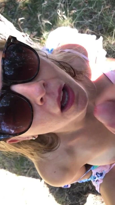 Amateur couple outdoor blowjob and pussy rubbing