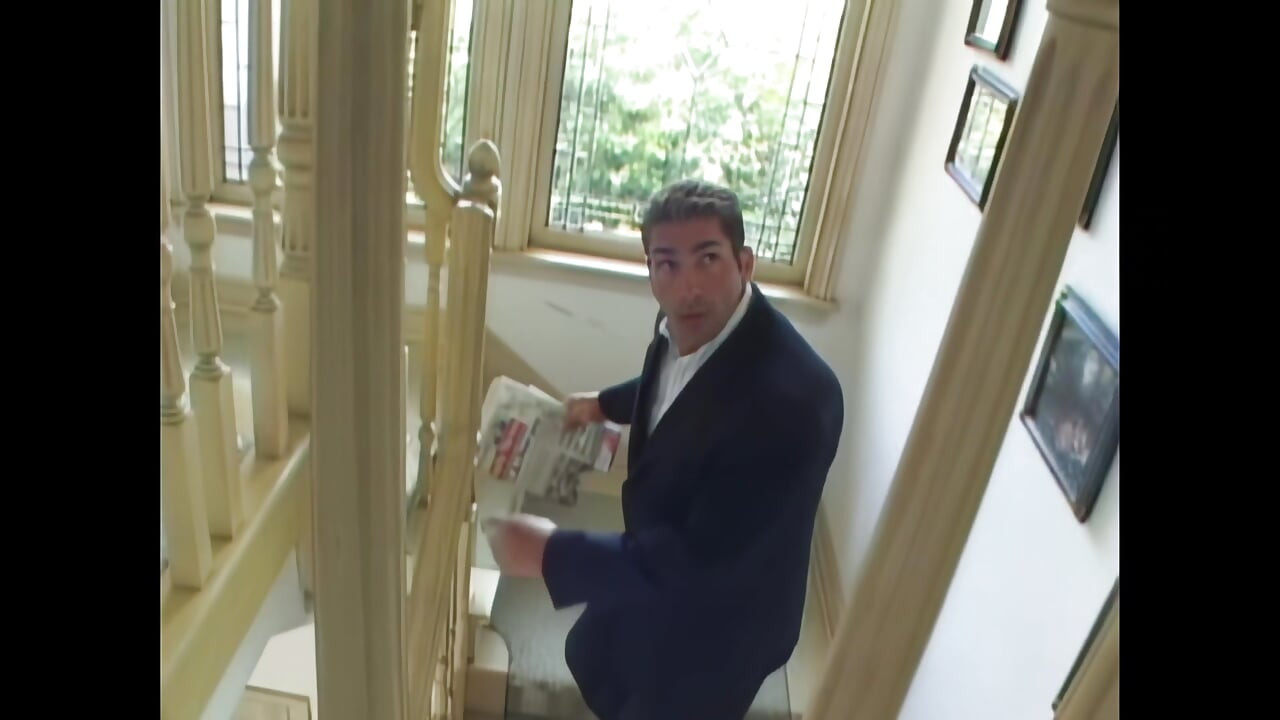 केली टायलर: एक युवा श्यामला गड़बड़ द्वारा सही छोटे गधे