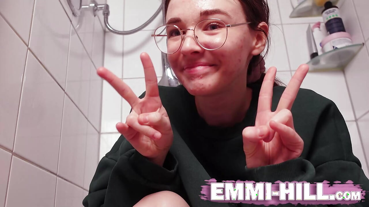 Skinny girl with huge labia pisses! Compilation!