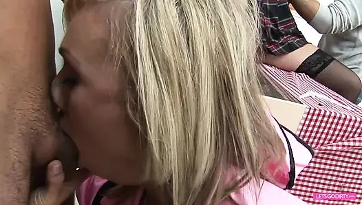 İskoç restoranından sürtüklerle çifte penetrasyonlu grup seks partisi