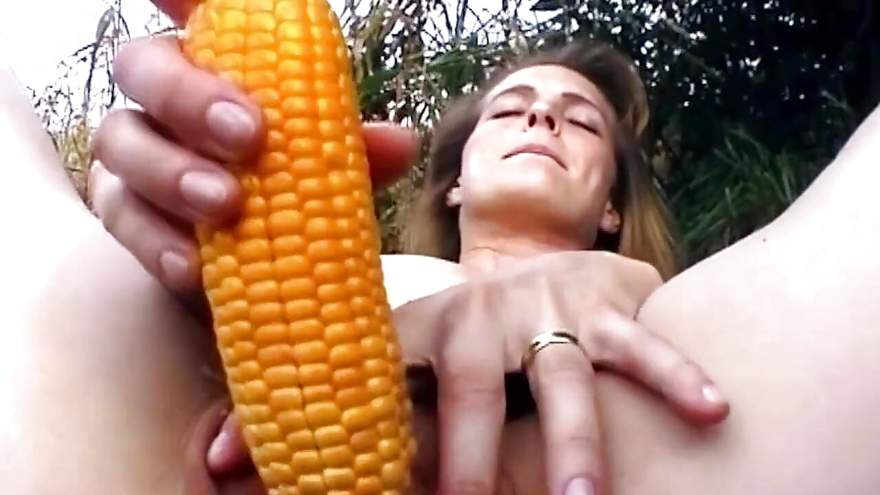Massive Corn Cob Stretching Gaping Pussy Wide Open Outdoors