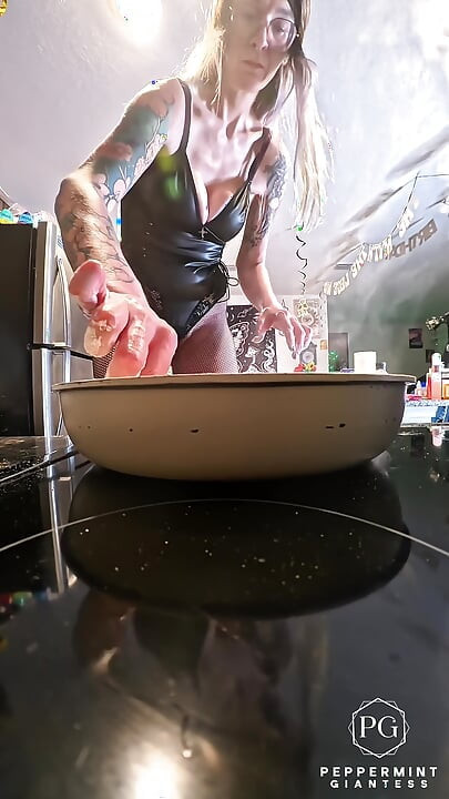 Giantess Serves up Chicken Piccata in 8-inch Heels & Black Lingerie