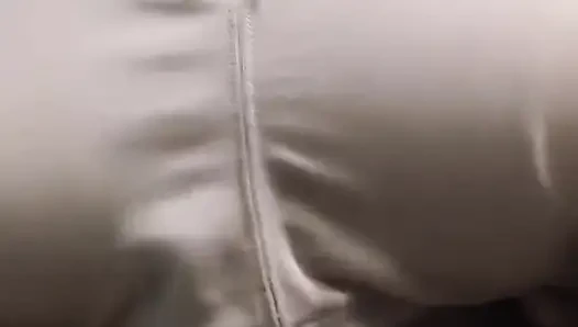 Göğüslerimi seviyorsun