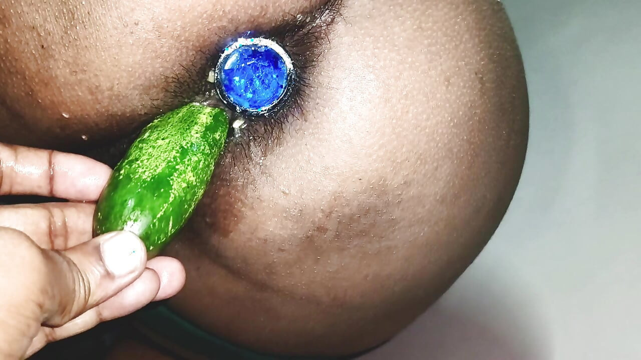 Hintli sert yenge büyük yarakla sikişiyor