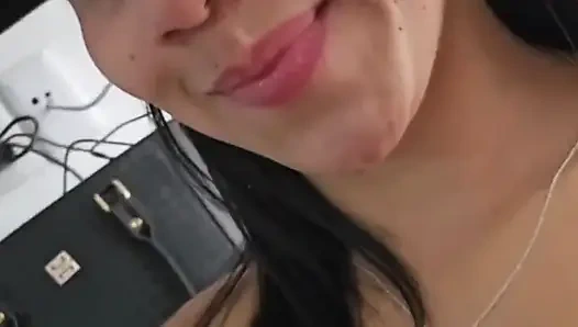 Üvey erkek kardeşimle sikişiyorum!