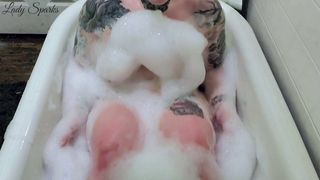 Plump Slut Rubs Pussy In Bathtub