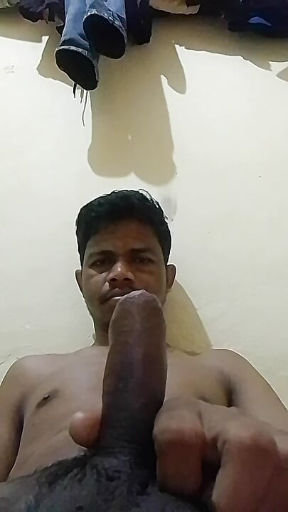 Indiancă desi bhabi ki ladla se masturbează cu pula