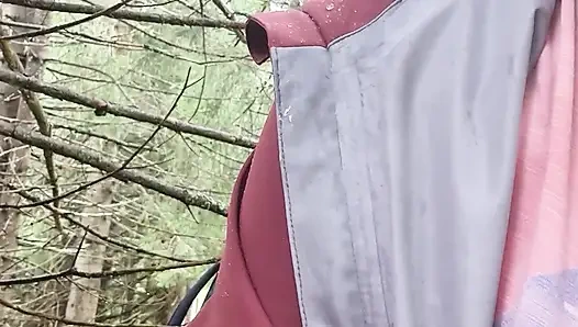 Felasi saat mendaki berisiko di hutan