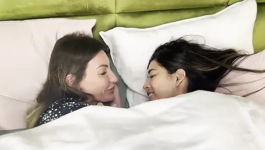 Лесбиянка просыпается доброе утро с ножницами, видео с Anouk