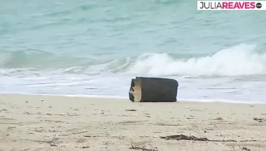 Membungkuk seksi sebagai kontol besar mengebor memeknya tanpa ampun