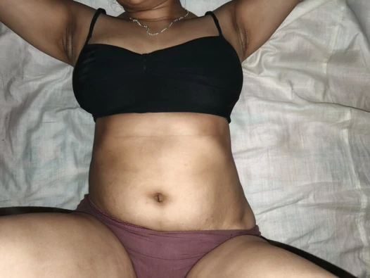 Bengalisches schönes geiles dorf bhabhi, rief mich in der Nacht 1 uhr in ihrem zimmer und ganze nacht sex mit bhabhi.
