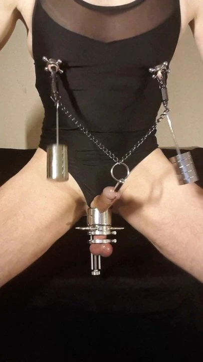 KInky peehole fucking masoslut stretching balls and nipples