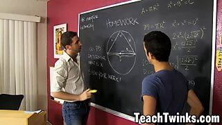 Учительница Tony Hunter спаривается с анальным студентом-твинком