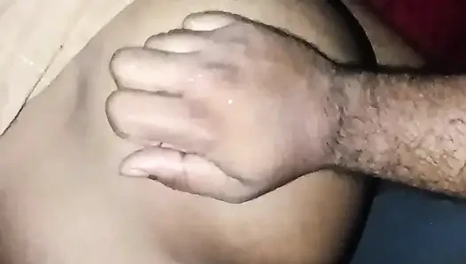 Üvey erkek kardeşim göt deliğimi parmaklıyor ve domaltarak sikiyor
