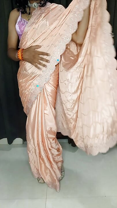 Indian hot sexy remove saree and show off sexy bra