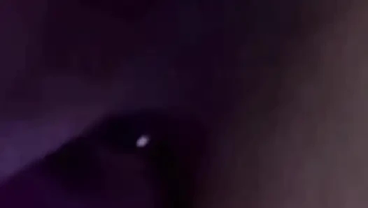 Jilat lidah tindik pusar