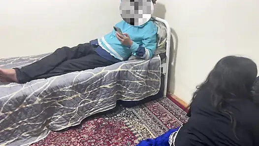 Suami selingkuh meniduri istrinya dengan pria muda