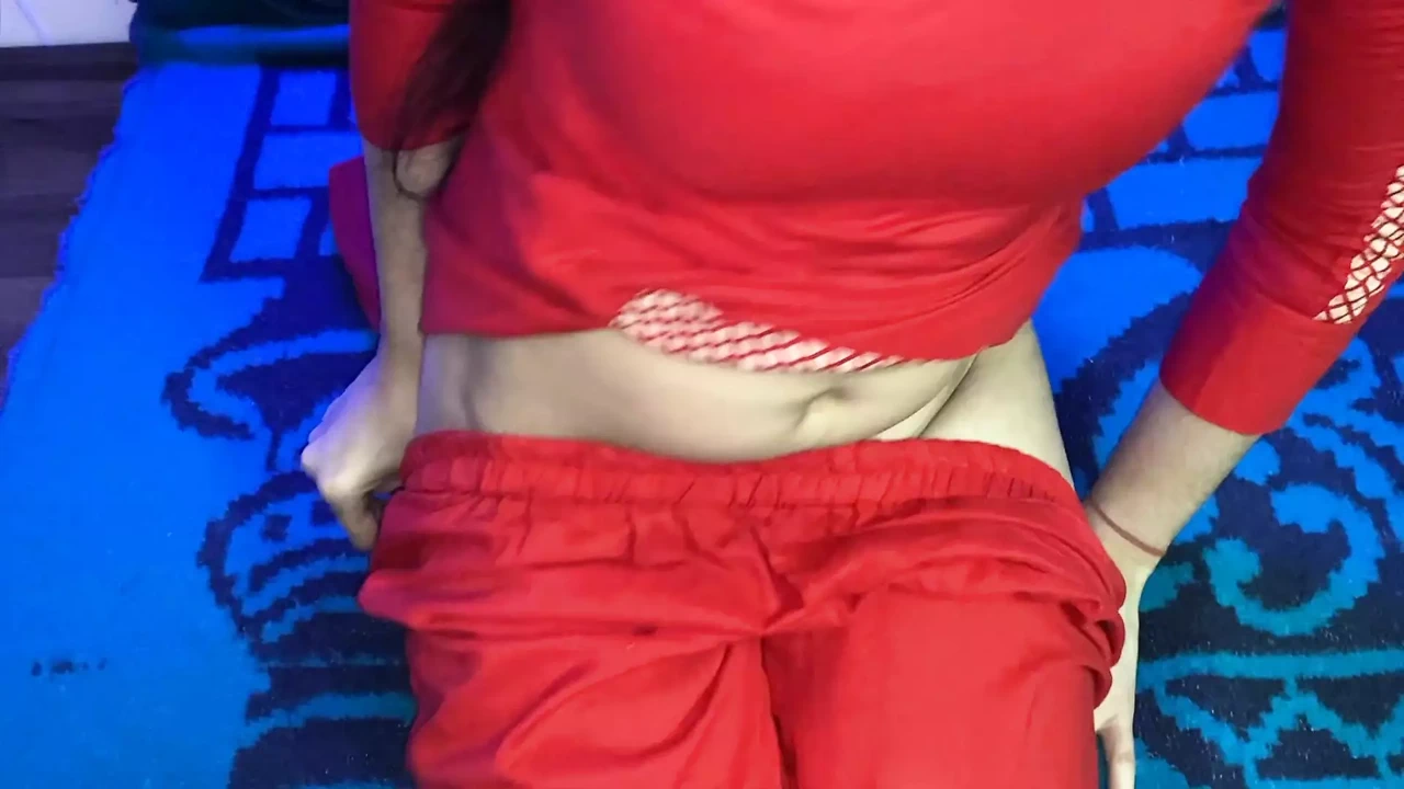 Boss ne meri pyasi kuvari chut ko jab shalane shuru kiya meri pyasi chut ki pyas bhujhayi mere boss ne