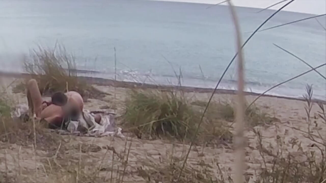 Französische Lehrerin Schlampe Blowjob Amateur Am Fkk-strand, Öffentlicher Fremder Mit Abspritzen - Misscreamy