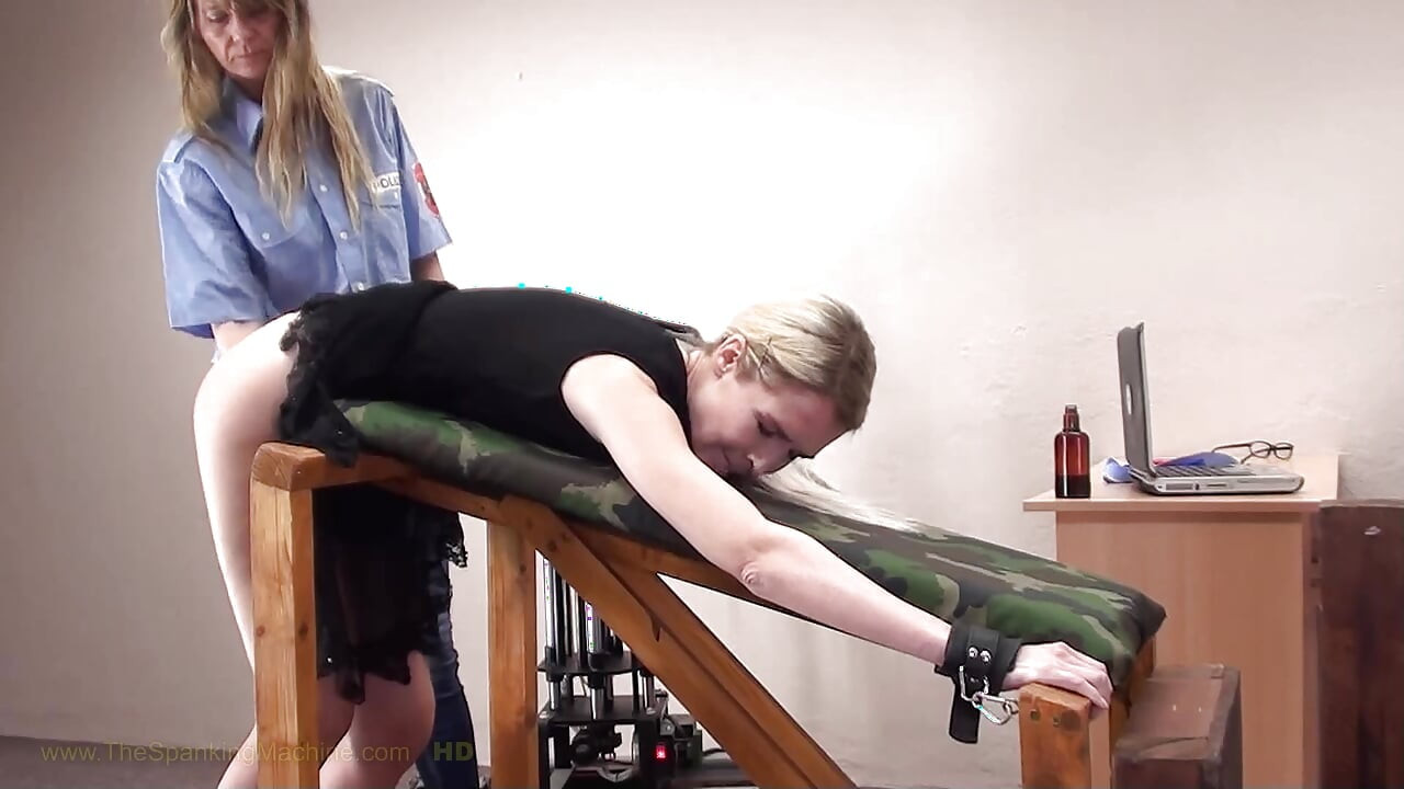 Sissi 8 şaplak makinesi - göt kırbaçlama