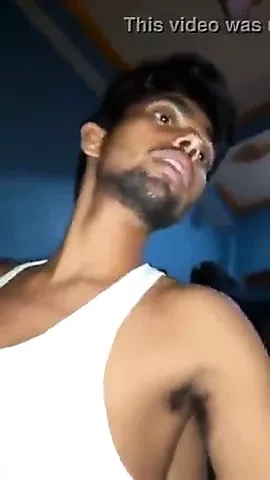 Горячий обнаженный парень