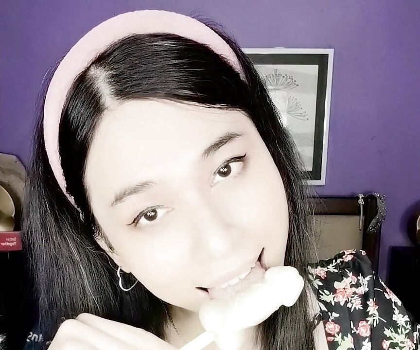 Watch Me Get Slutty with 'phallic Candies'