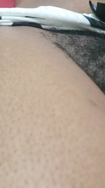 Super sexy milf muestra su coño con confianza en curvas, allure maduro y química fuerte en una escena sensual | Clip 1