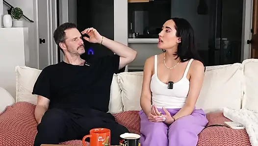 Красивая латинская порнозвезда Chloe Amour тверкает на Tom Games, подкаст