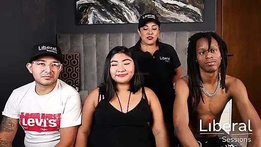 Istri hot pantat montok dientot sama kontol besar pria kulit hitam
