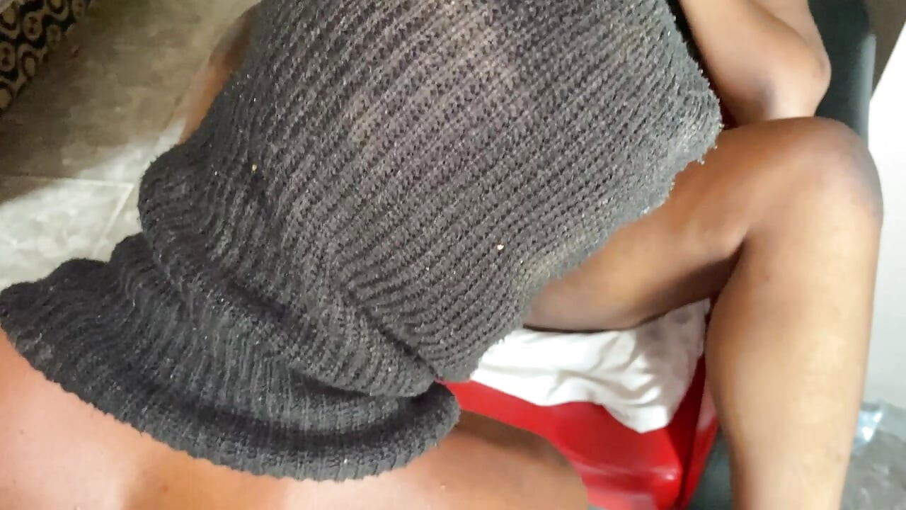 Chair Way com cadela africana