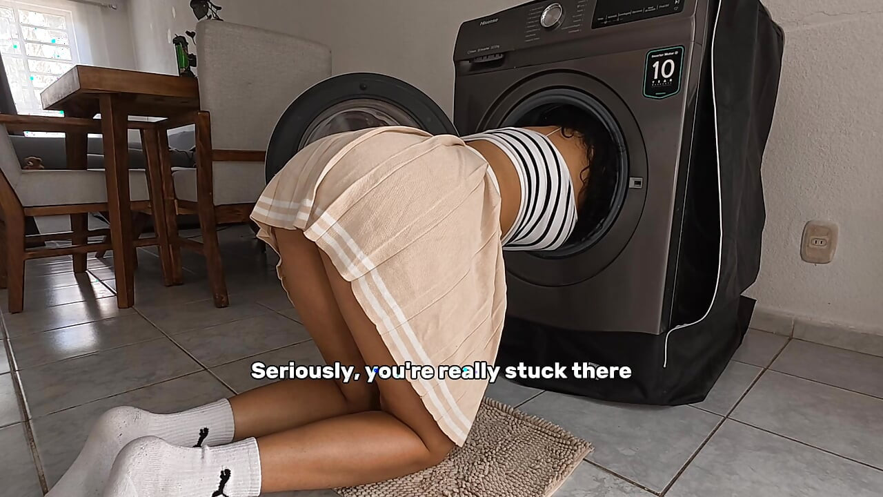The best gift for him: stepsister Elia Ocasio stuck in the washing machine