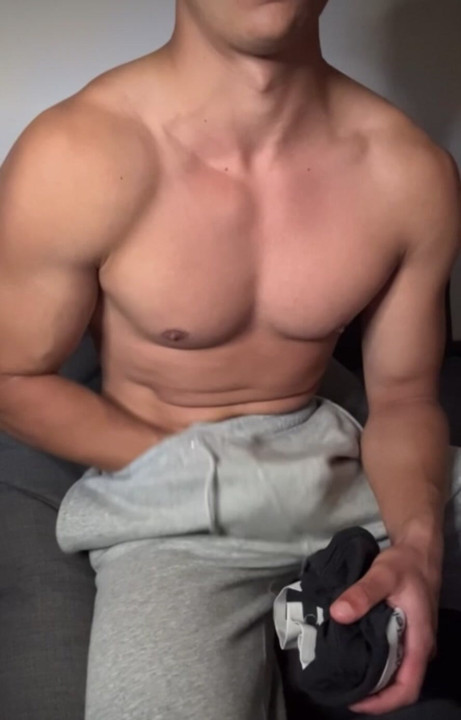 Young Muscle Twink Slowly Teasing His Bulge