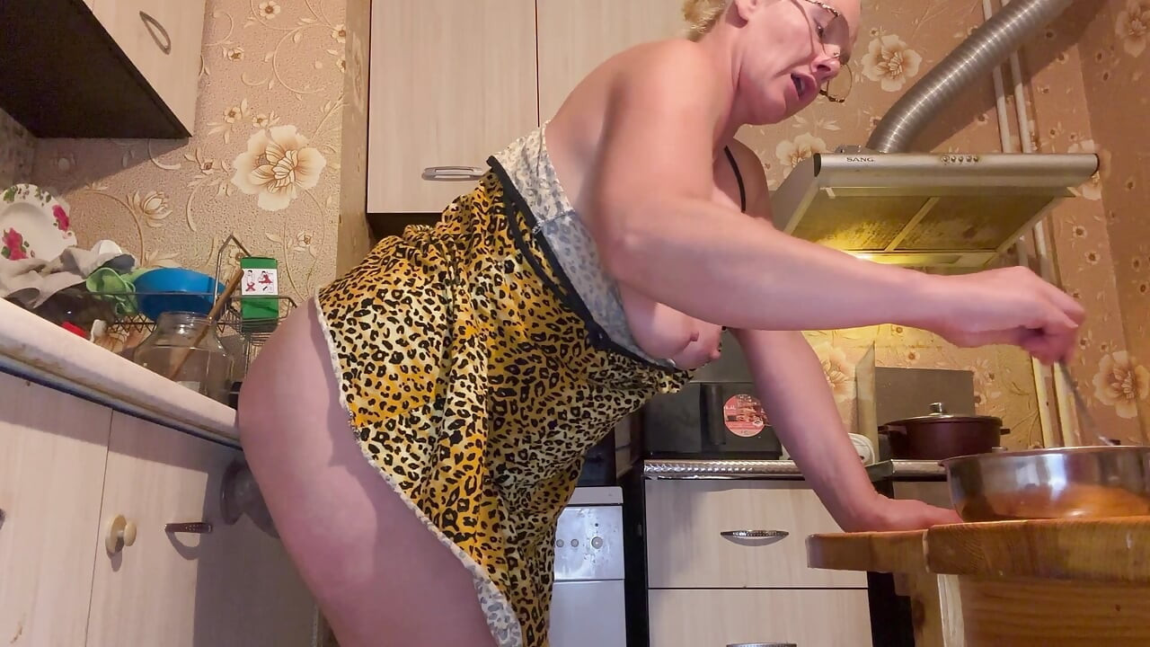 So Horny That Masturbate Whole Cooking and corn fuck