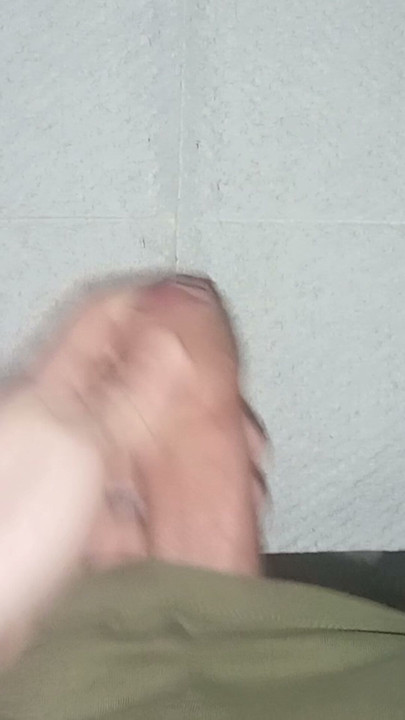 Azgın bir sik gece boşalıyor