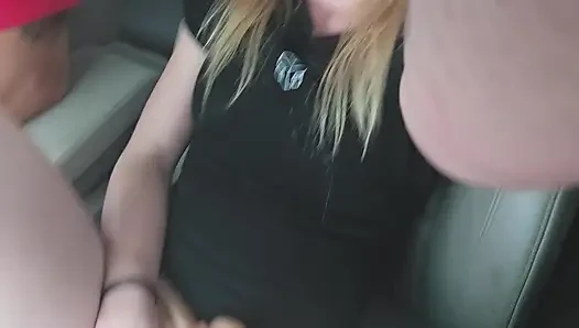 Süße blonde dildo fickt ihre muschi, während ihr Über-fahrer zuschauen muss
